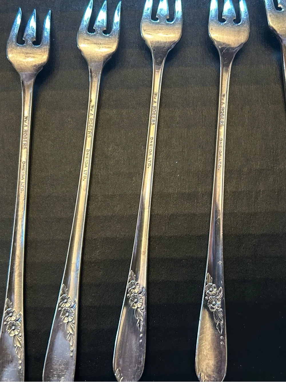 Set Of 7 Oneida Wm A Rogers Stainless Cocktail Forks Oysters Floral Pattern